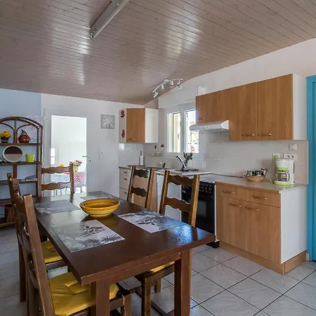 Gîte Nébouzat, 3 pièces, 5 personnes - FR-1-630-274 * Nébouzat
