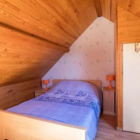Hébergement de vacances Gîte Nébouzat, 3 pièces, 5 personnes - FR-1-630-274 Nébouzat